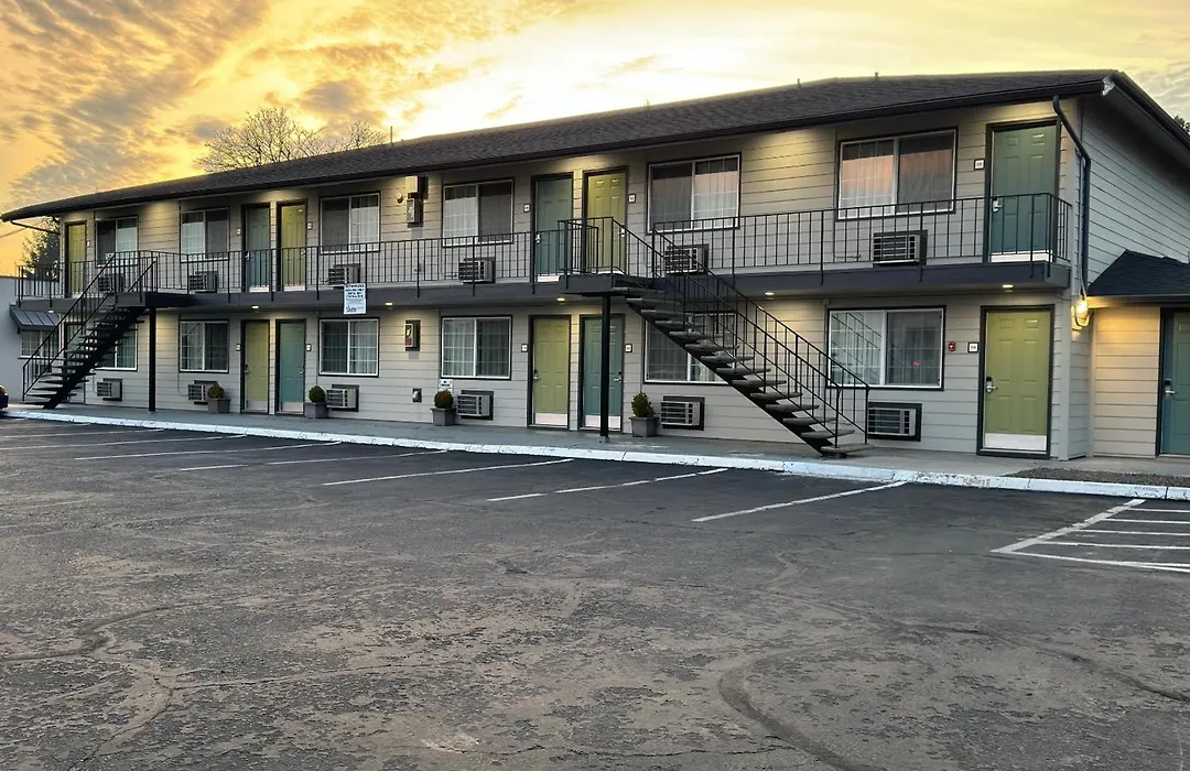 Royal Inn Eugene- Airport-1