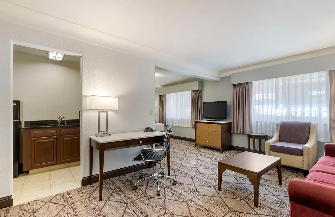 Best Western Plus Longbranch Hotel & Convention Center-1