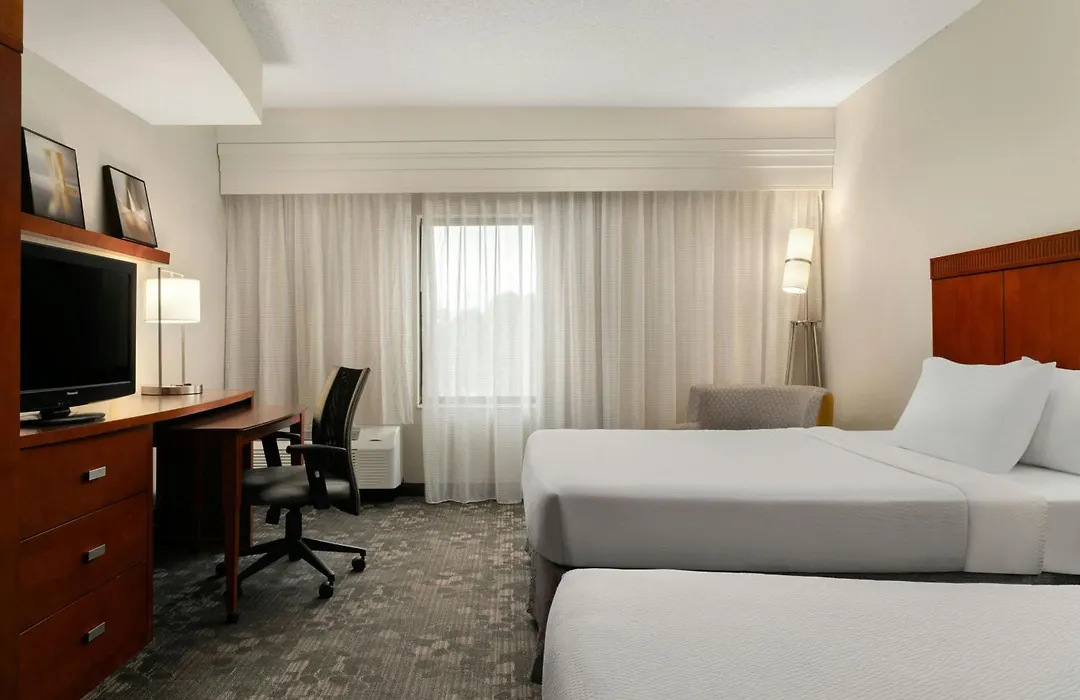 Courtyard By Marriott Salisbury-1