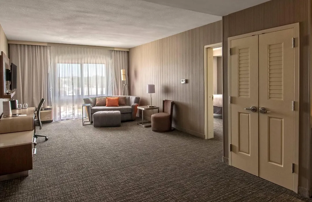 Courtyard By Marriott Westbury Long Island-1