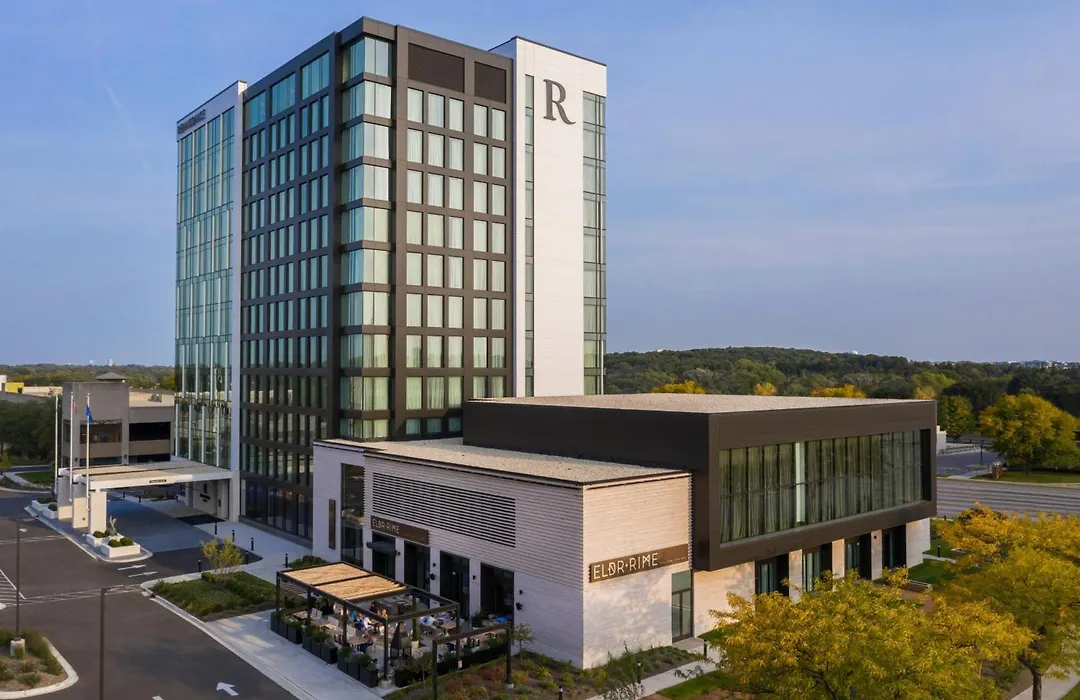 Renaissance Milwaukee West Hotel-1
