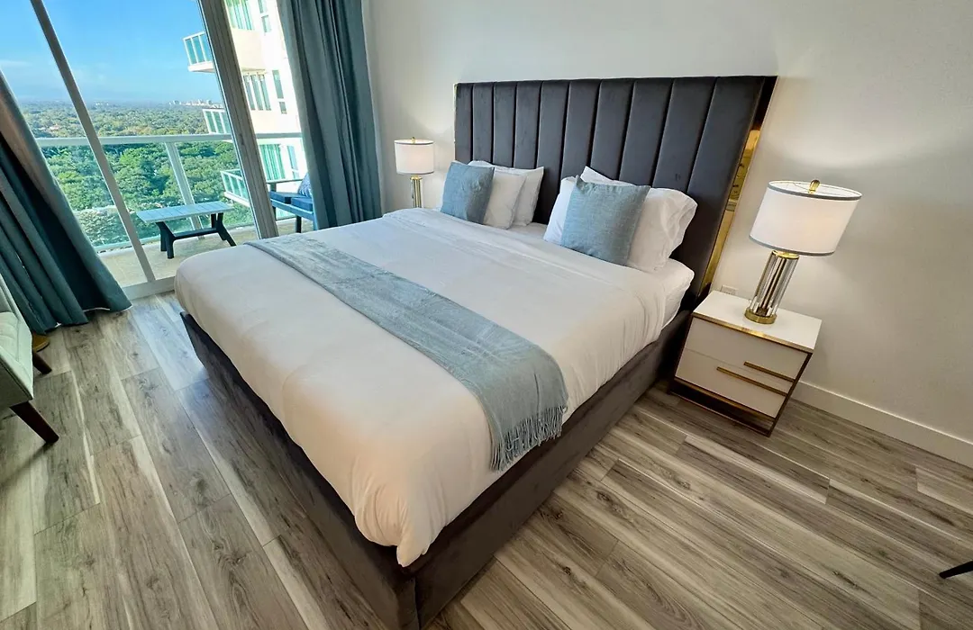Balcony Ocean Views - Pool, Gym, Wi-Fi & Parking-1
