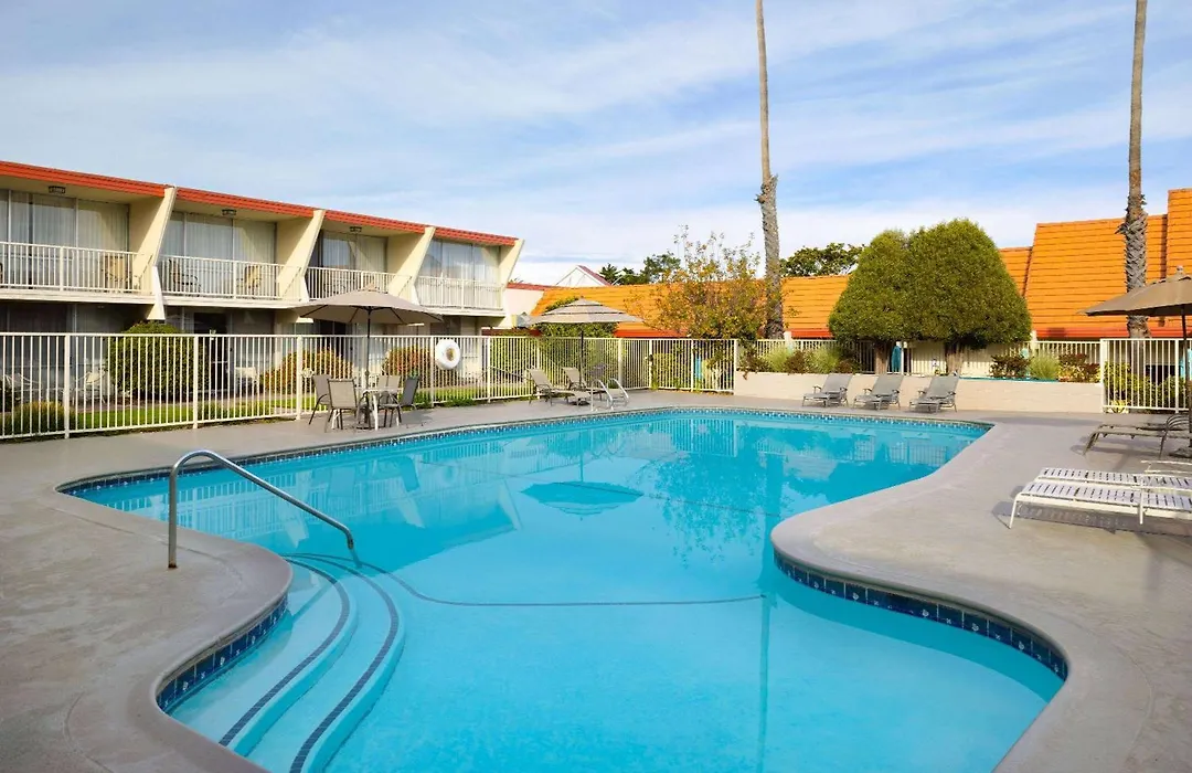 Travelodge By Wyndham Monterey Bay-1