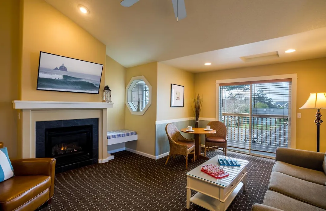 Lighthouse Inn-1