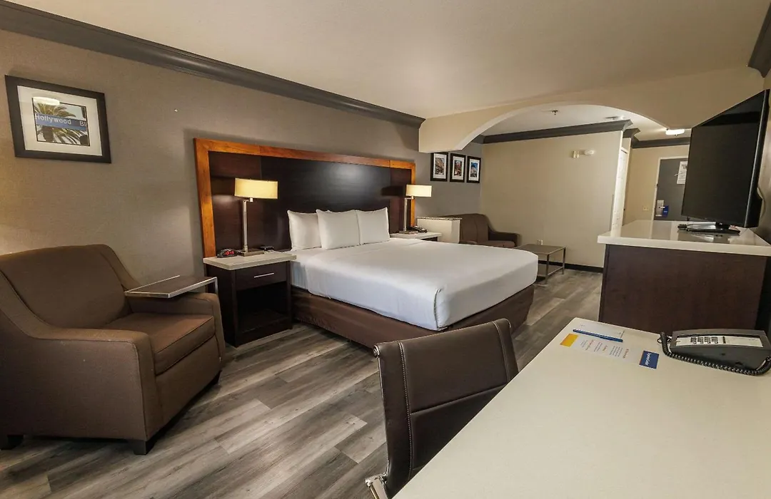 Comfort Inn & Suites Near Universal - N Hollywood - Burbank-1