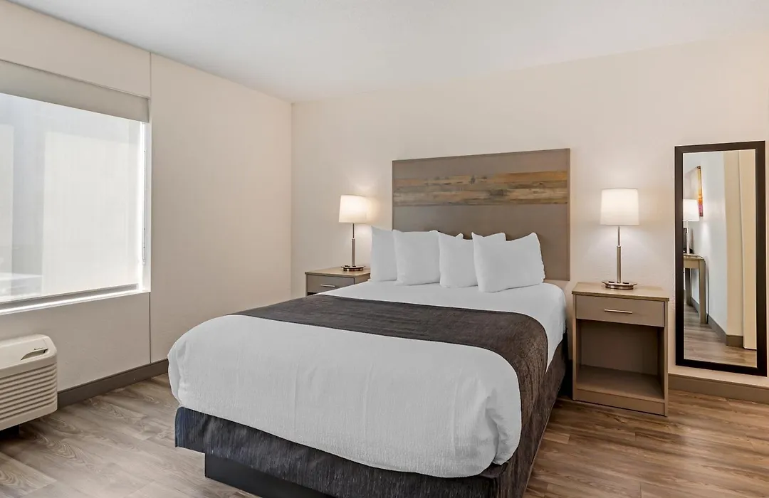 Best Western Plus Waterloo & Cedar Falls-1