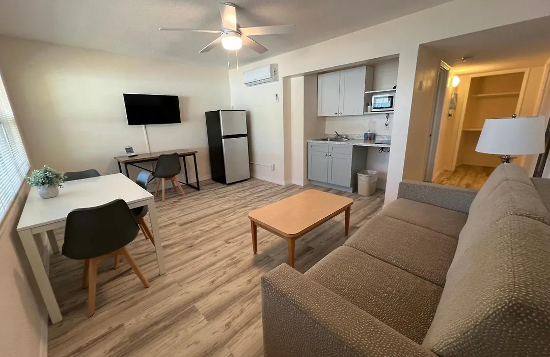 Beachside Resort Motel-1