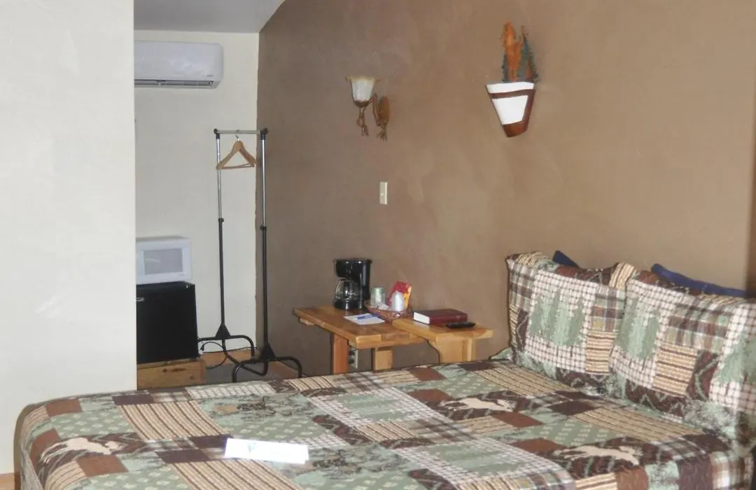Nine Pines Motel-1