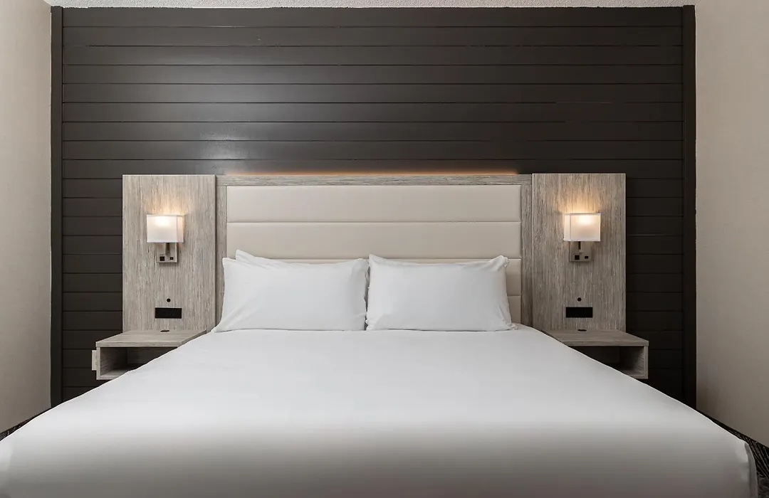 Oakfield Hotel & Suites Rochester, An Ascend Collection Hotel-1