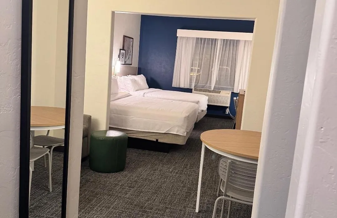 Spark By Hilton Tucson Airport-1