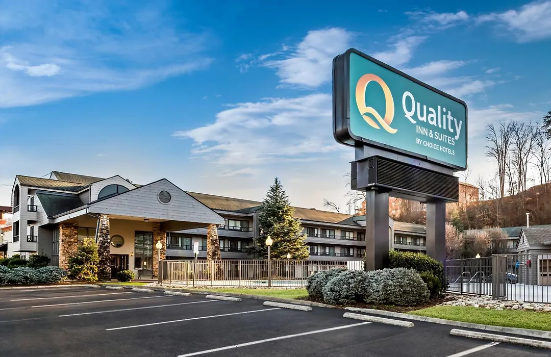 Quality Inn & Suites At Dollywood Lane-1