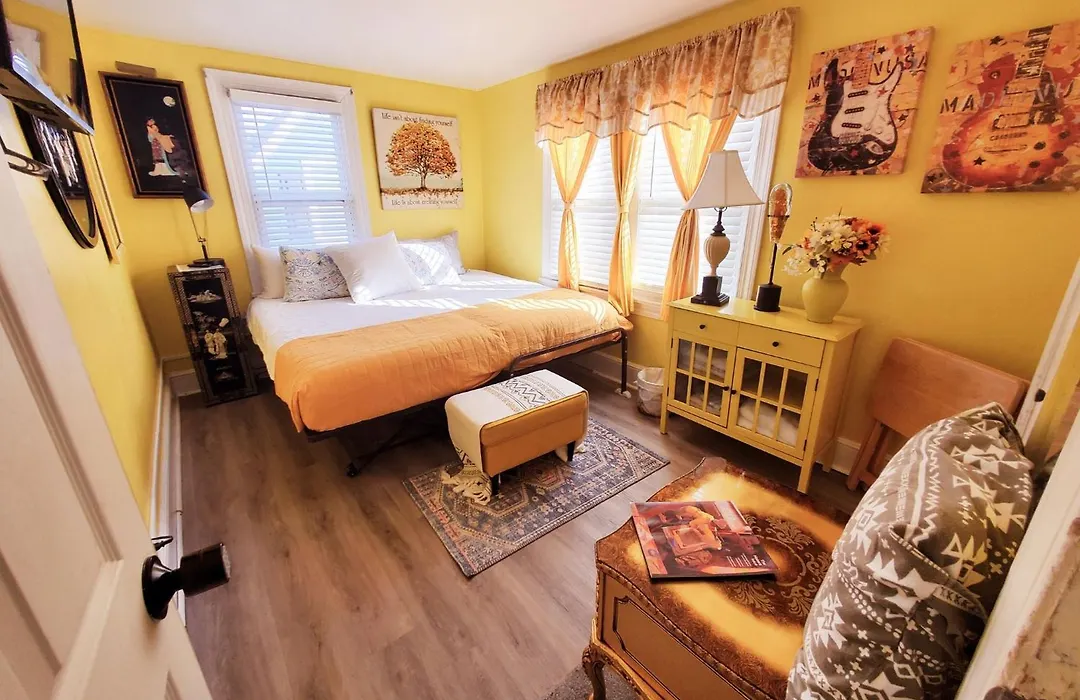 Bright Cozy Room Peaceful Dover Stay-1