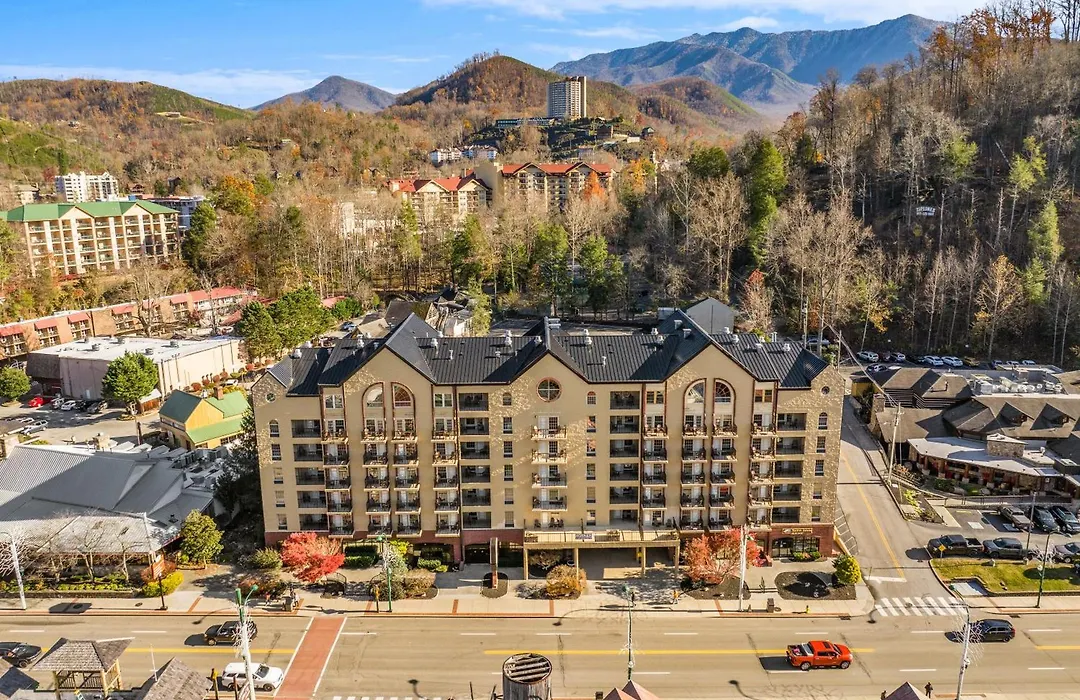 Black Bear Inn & Suites-1