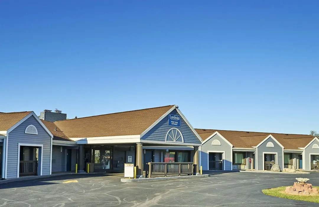 Travelodge By Wyndham Appleton-1
