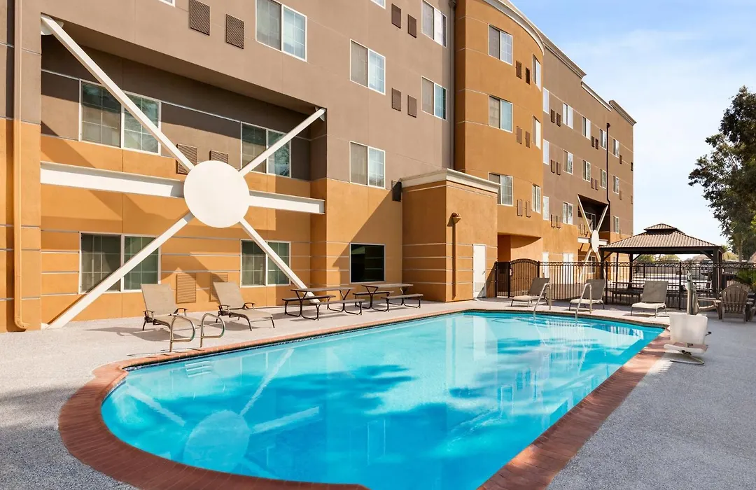 Holiday Inn Express & Suites Bakersfield Central By Ihg-1