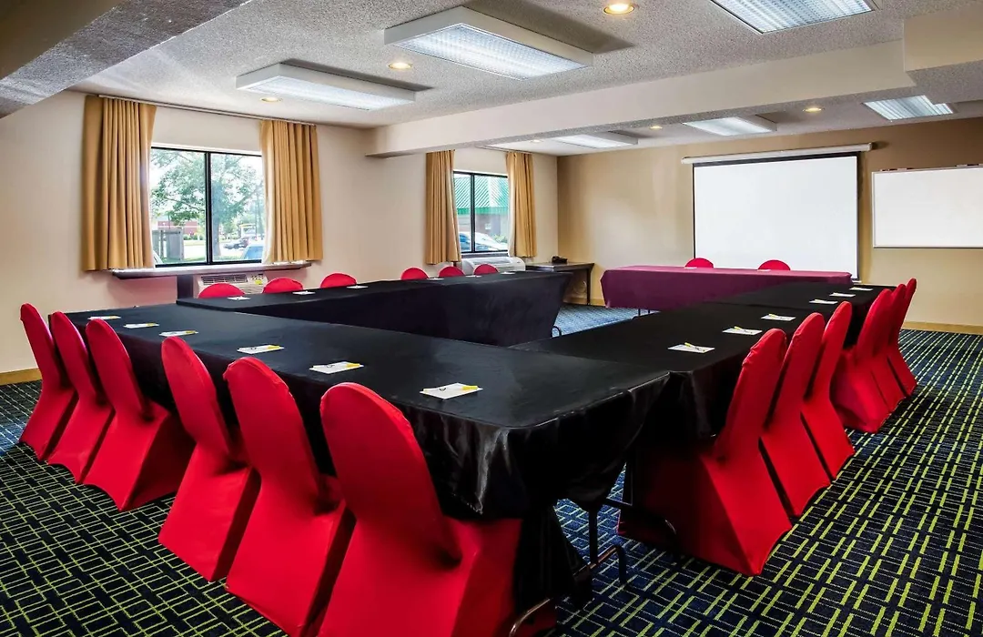 Days Inn & Suites By Wyndham Stevens Point-1