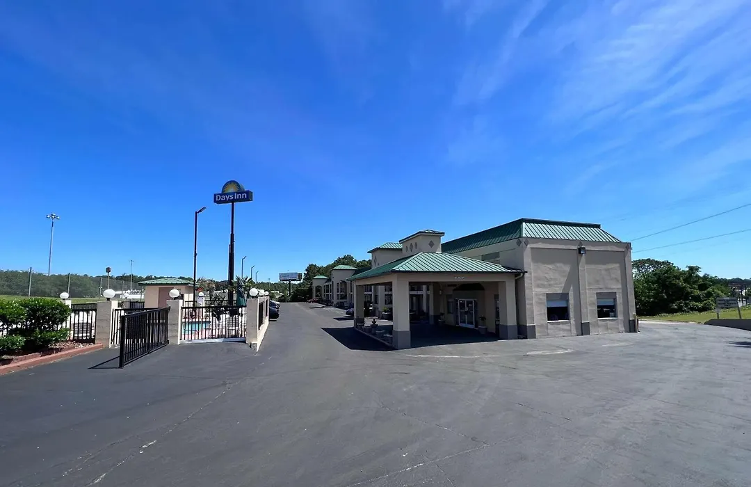 Days Inn By Wyndham Greenville-1