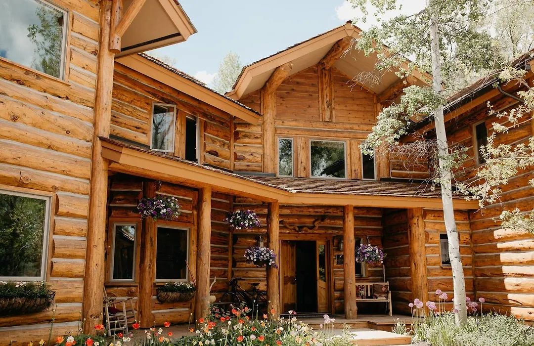Bentwood Inn-1