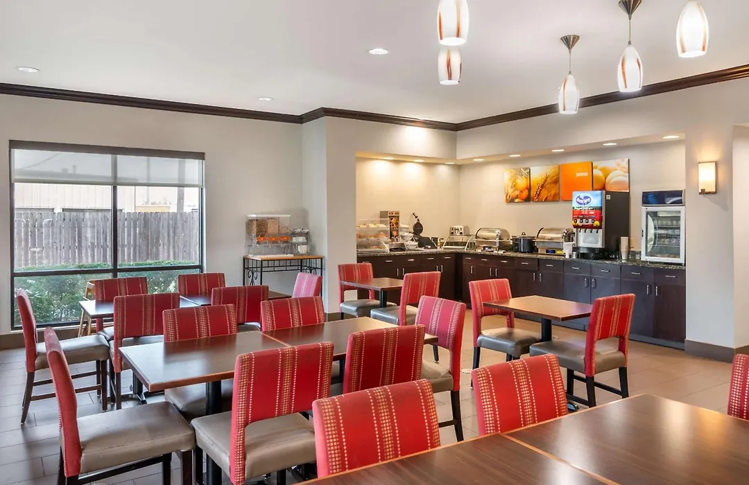 Comfort Suites Manhattan-1