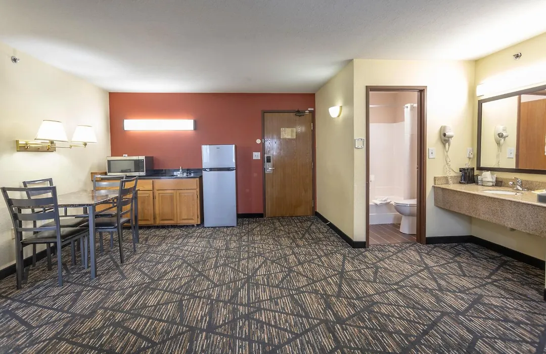 Super 8 By Wyndham Big Rapids-1