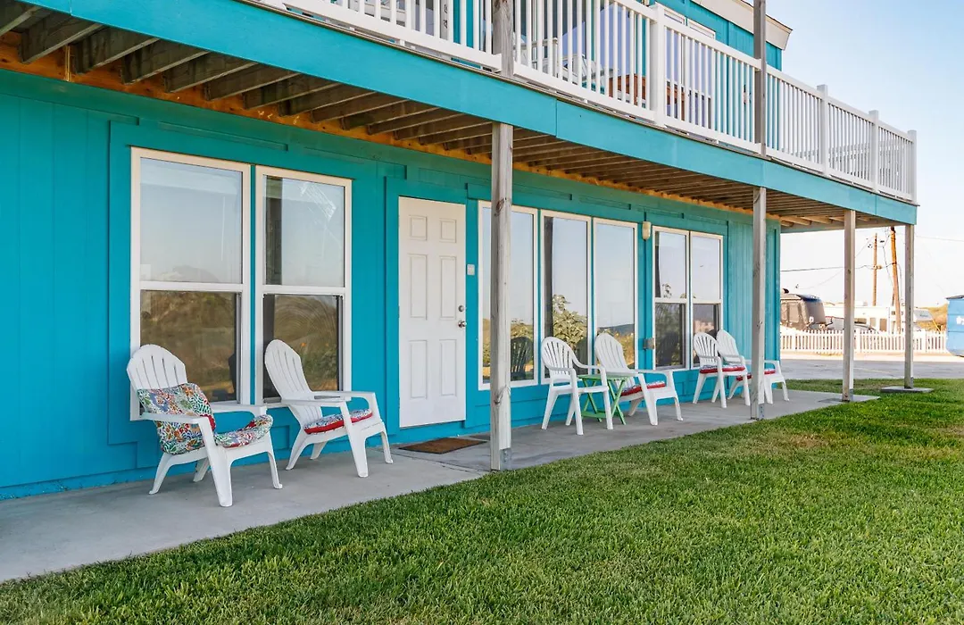 Executive Keys Condominiums On The Beach-1
