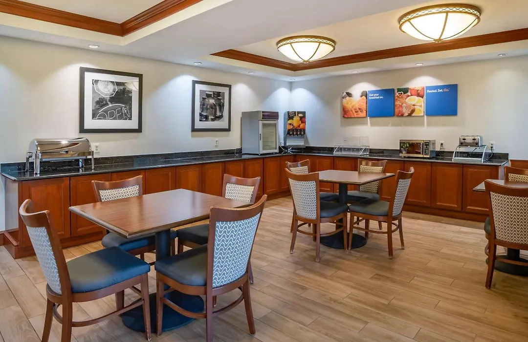 Comfort Inn & Suites Newark - Wilmington-1