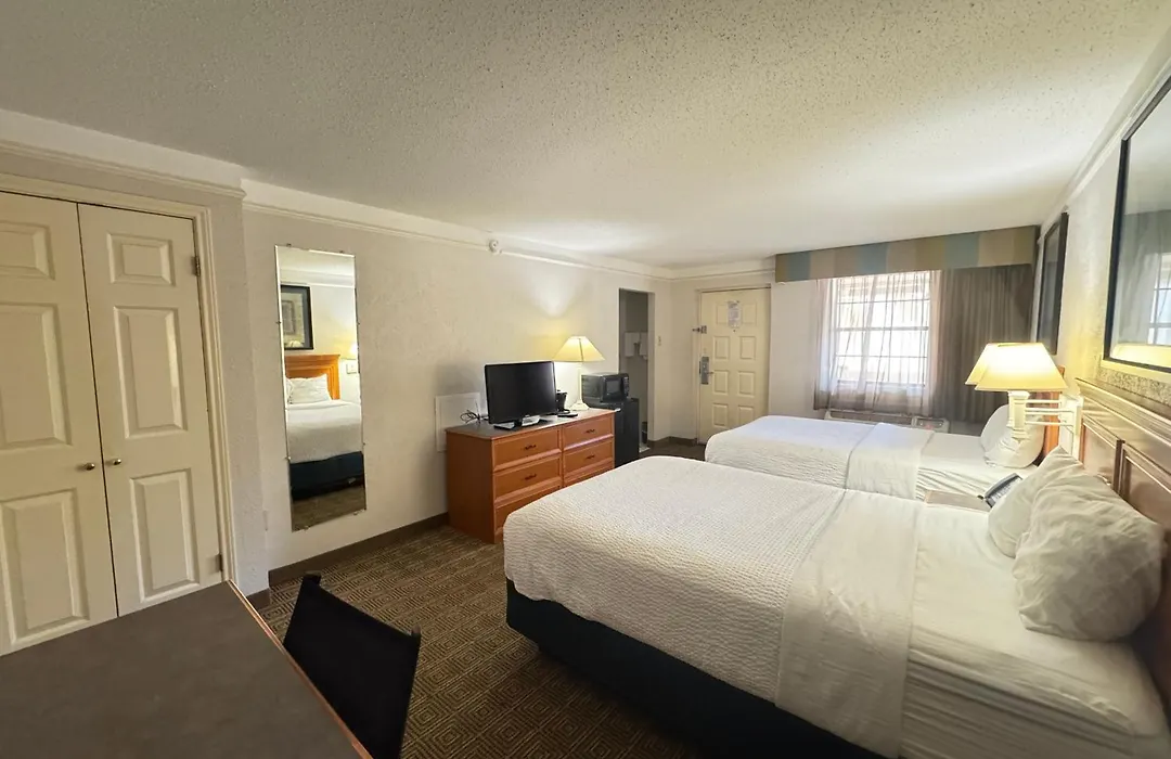 Rodeway Inn-1