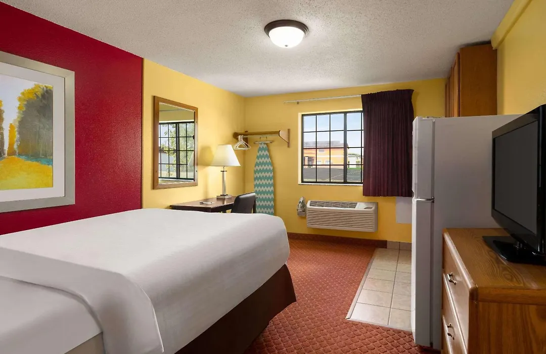 Baymont By Wyndham Cedar Rapids-1