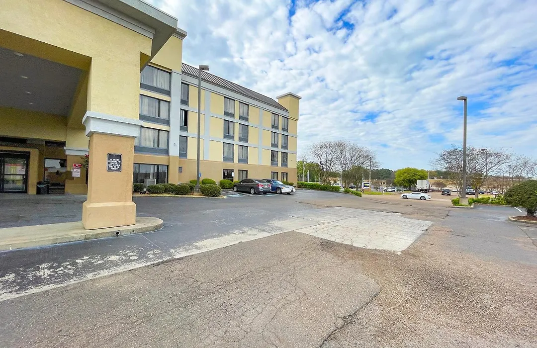 Oyo Townhouse Jackson - Ridgeland-1