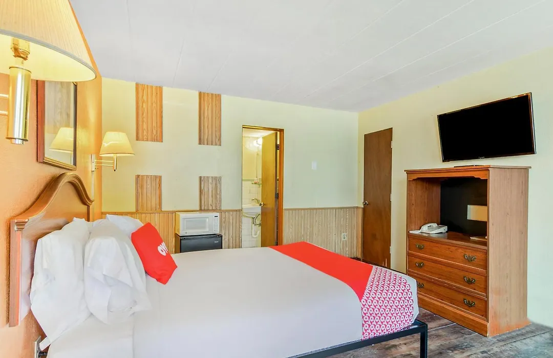 Oyo Hotel Downtown Peoria I-74-1