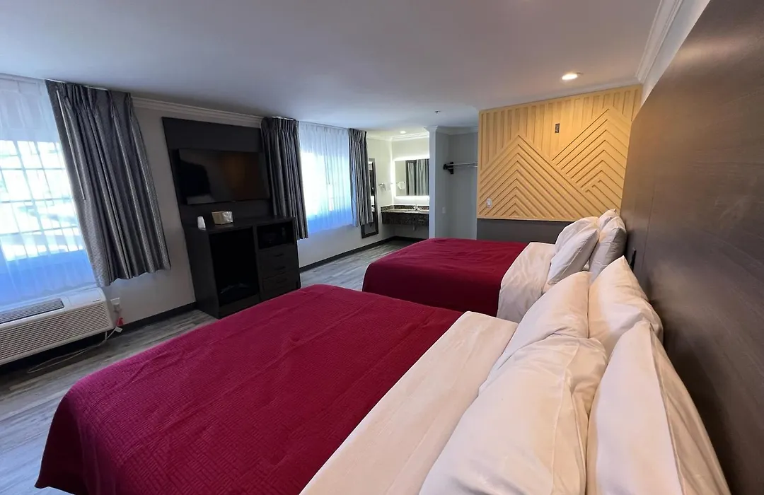 Cloud 9 Inn Lax-1