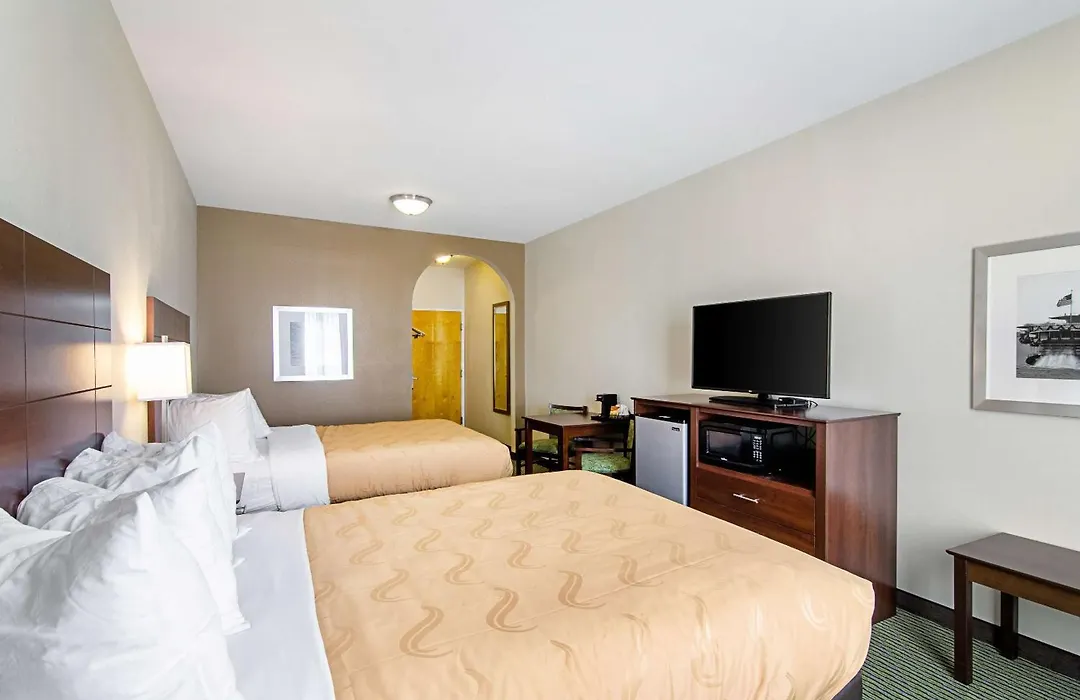 Quality Inn & Suites Near Tanger Outlet Mall-1