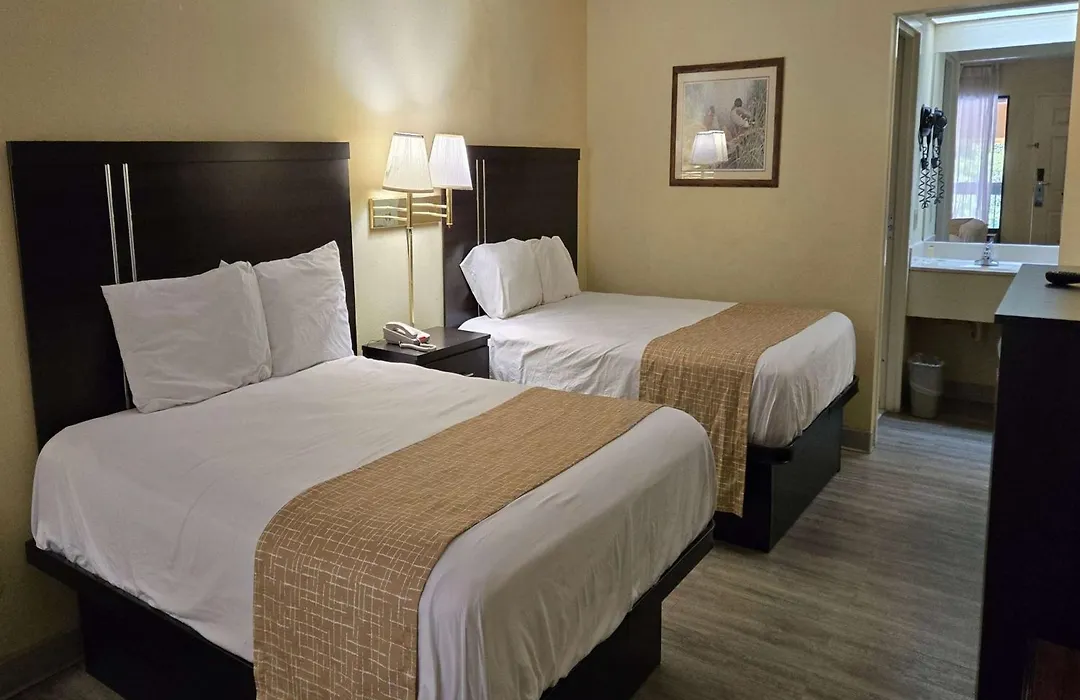 Travelodge By Wyndham Knoxville East-1