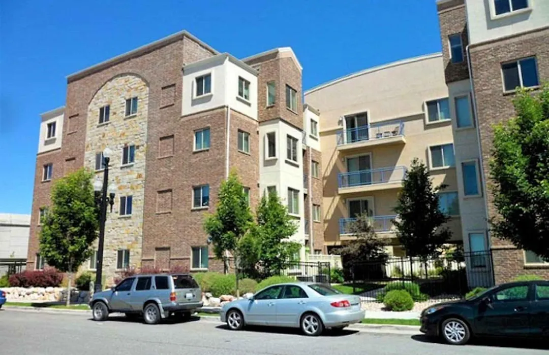 Deluxe Downtown Condo Close To Everything!-1