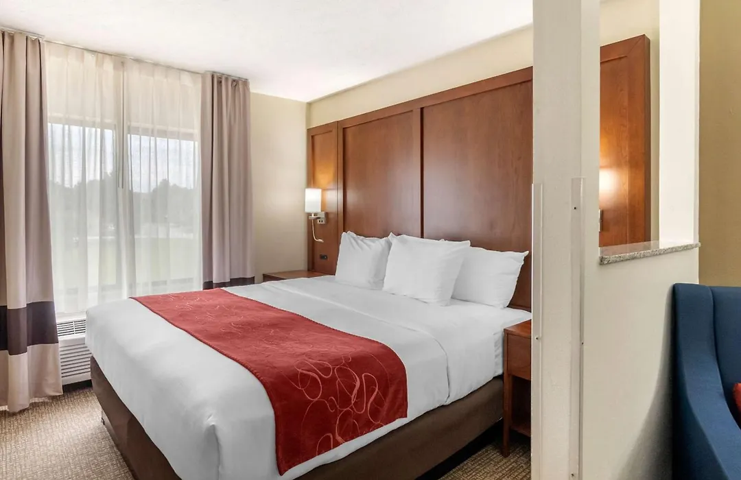 Comfort Suites Speedway - Kansas City-1
