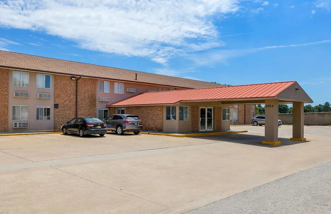 Econo Lodge Emporia-1