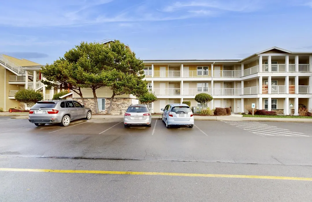 Top Floor - All The Views - 2 Bed 2 Bath Apartment In Westport-1