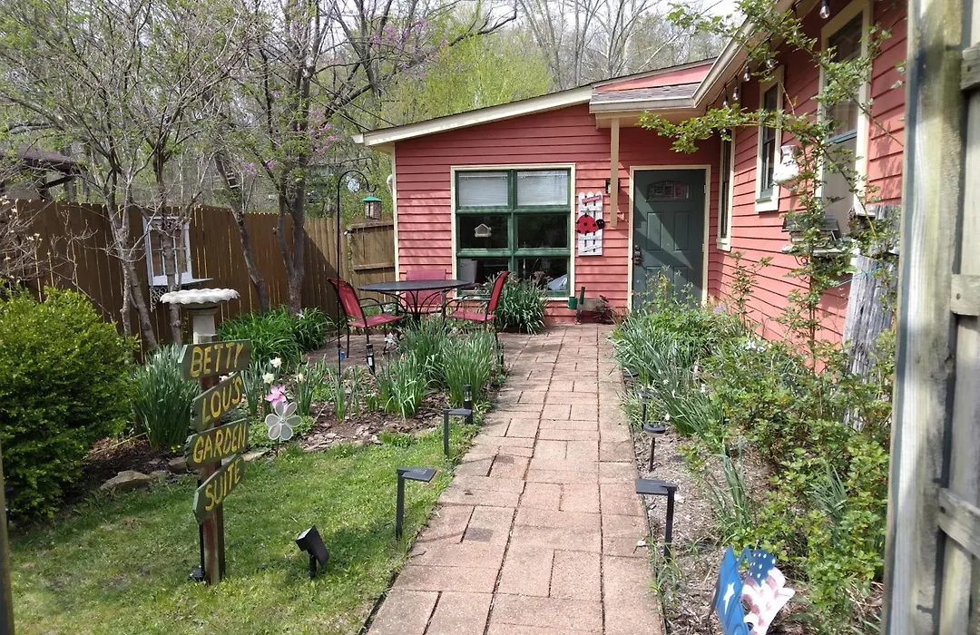 Betty Lous Garden-1