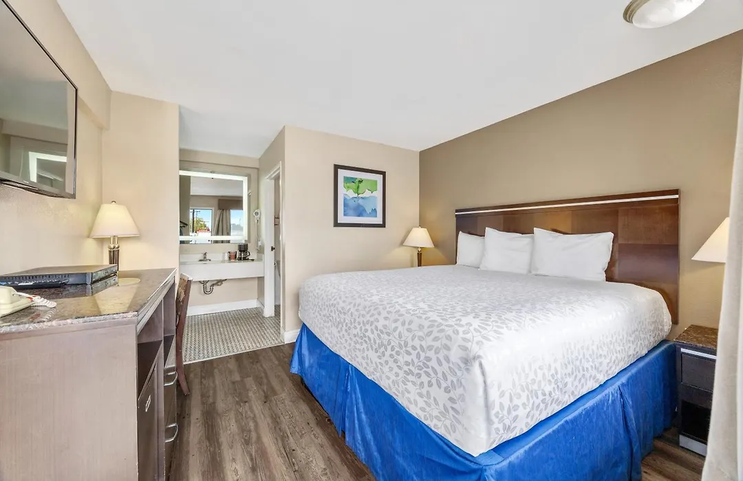 Executive Inn-1