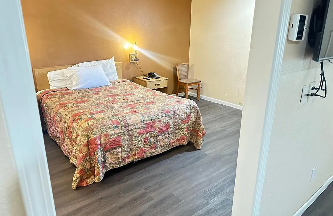 Royal Inn-1
