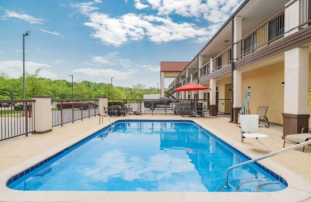 Super 8 By Wyndham Columbia-1