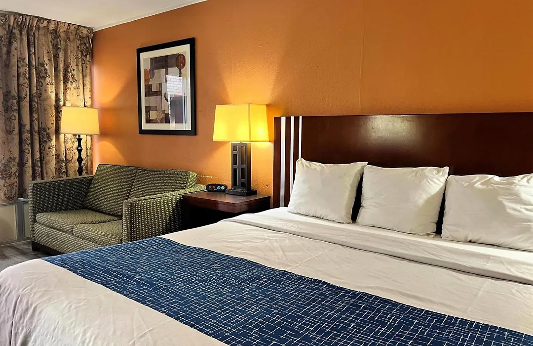Travelodge By Wyndham Seymour-1