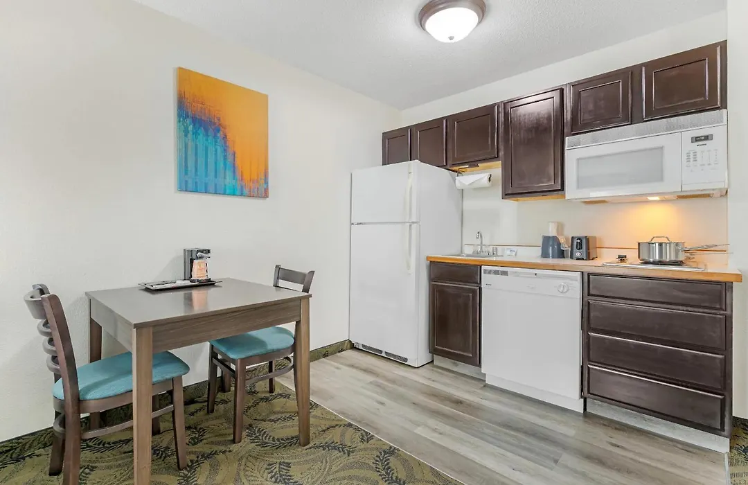 Mainstay Suites Madison Airport-1