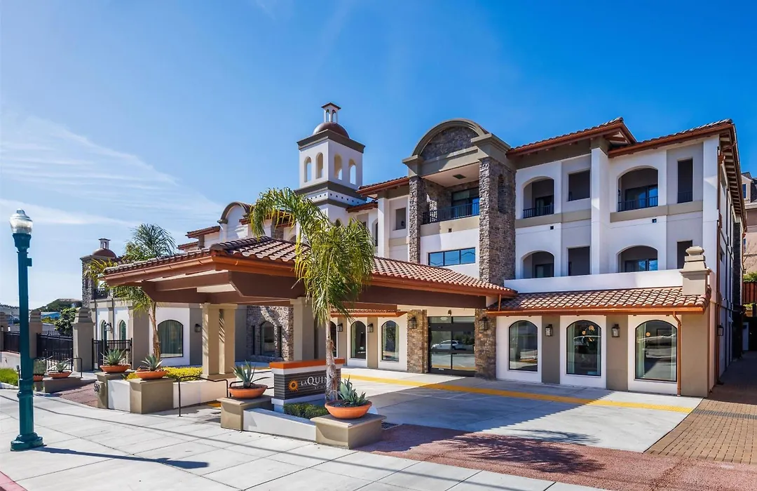 La Quinta Inn & Suites By Wyndham Santa Cruz-1