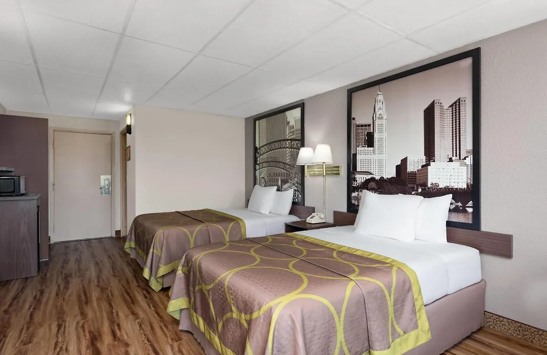Super 8 By Wyndham Columbus-1