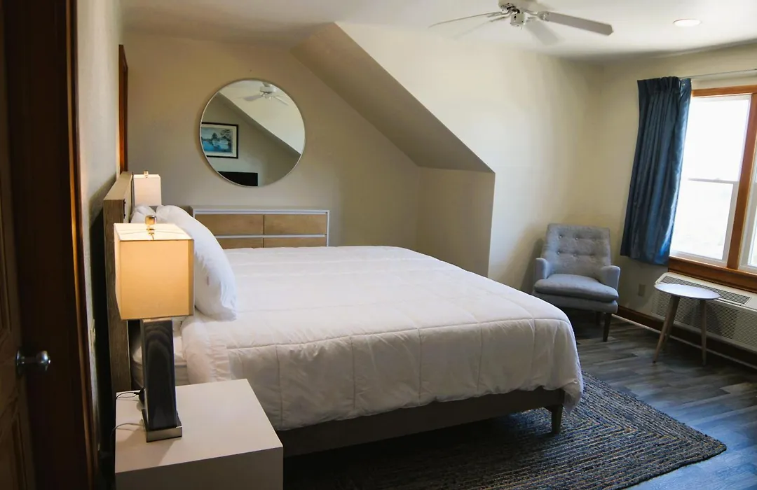 Pony Island Inn-1