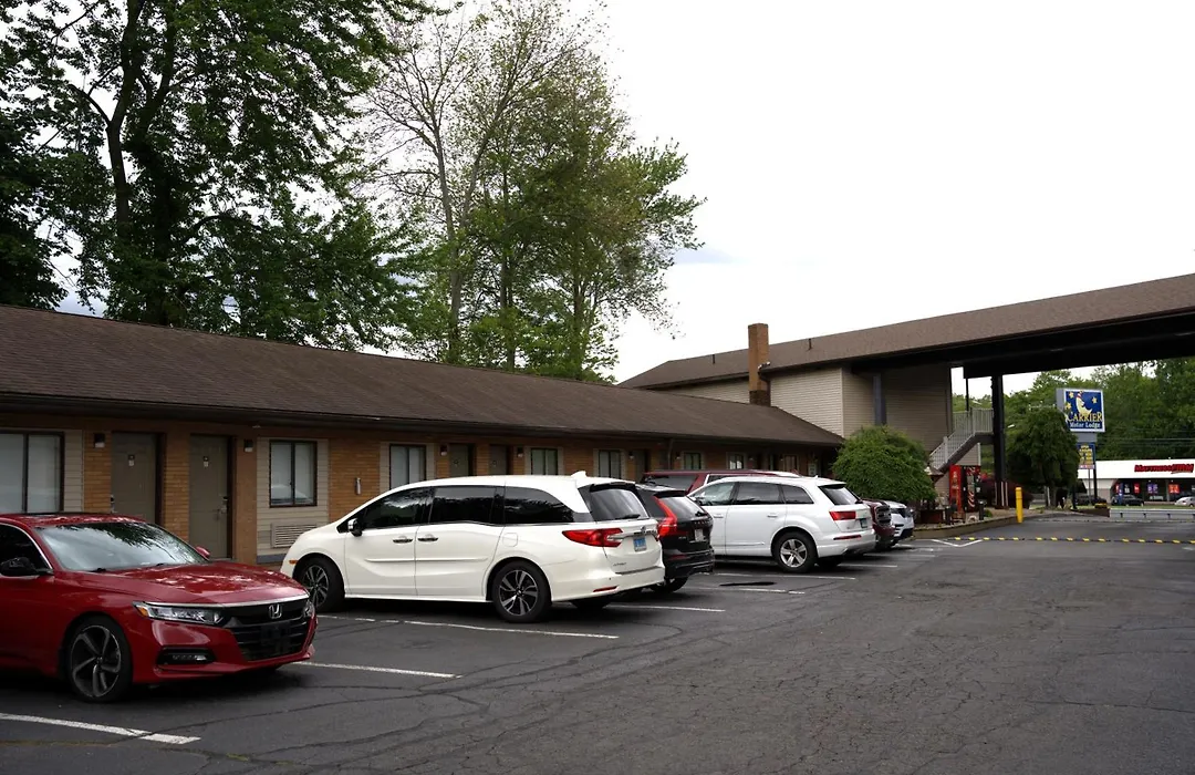 Carrier Motor Lodge-1