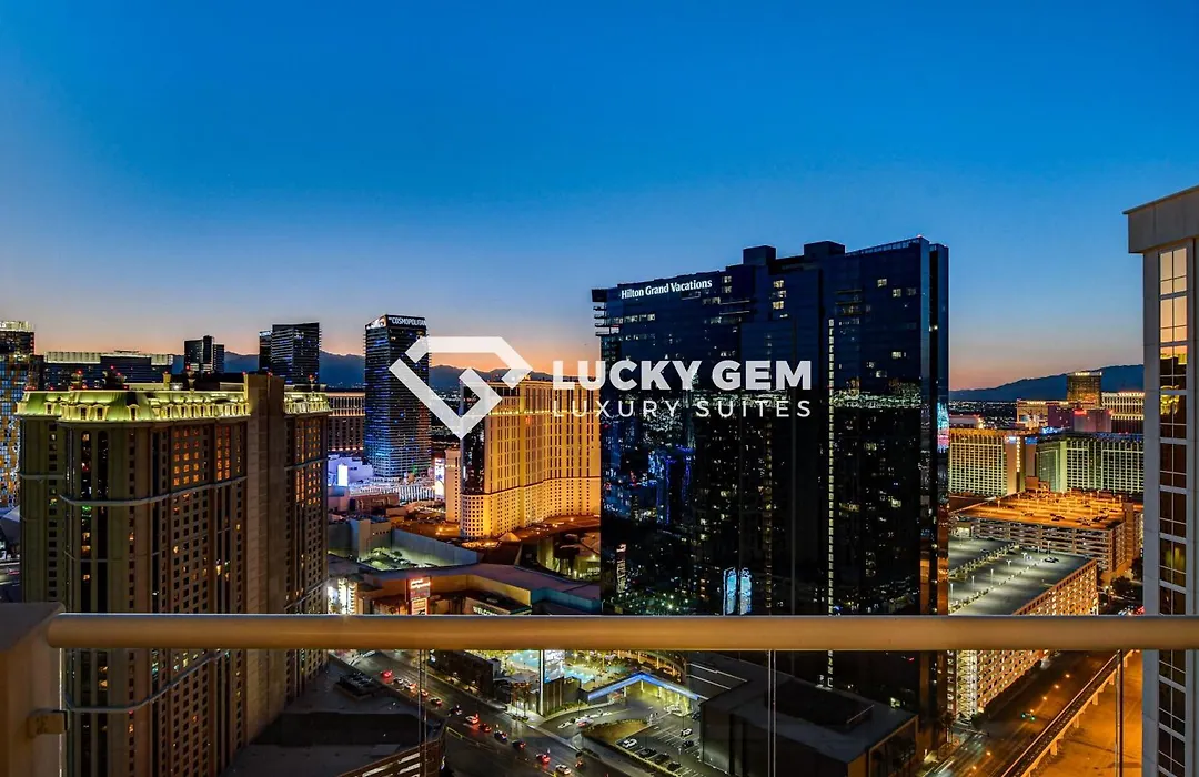 Lucky Gem Penthouse & Luxury Suites At Mgm Signature Resort, Balcony Strip View 3505-1
