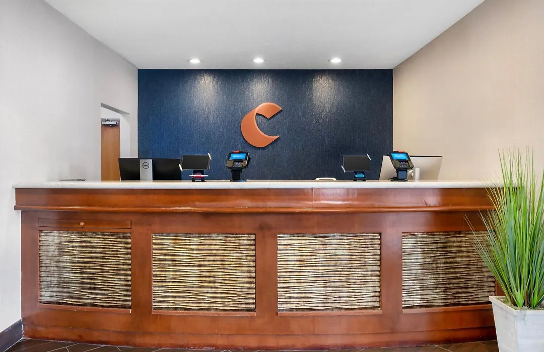 Comfort Inn & Suites North Greenfield-1