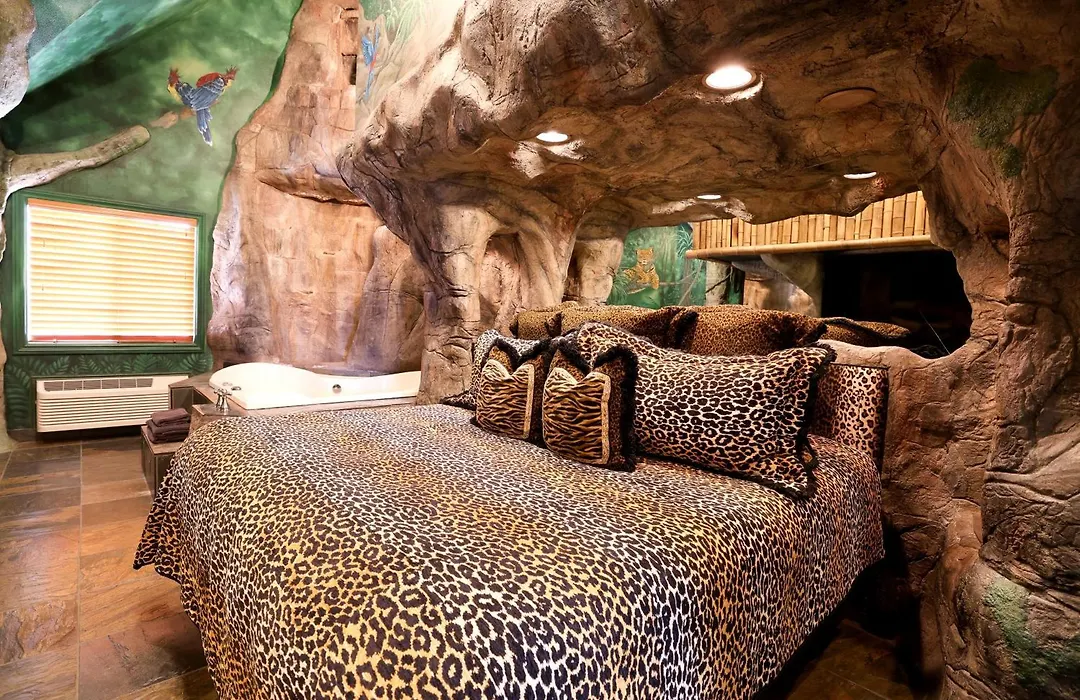 Black Swan Inn Luxurious Theme Rooms-1